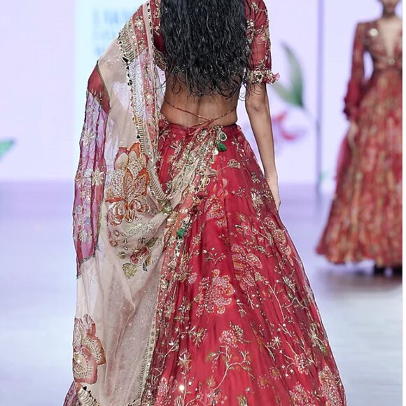 Mahima Mahajan Red Organza lehenga - Picture 2 of 2
